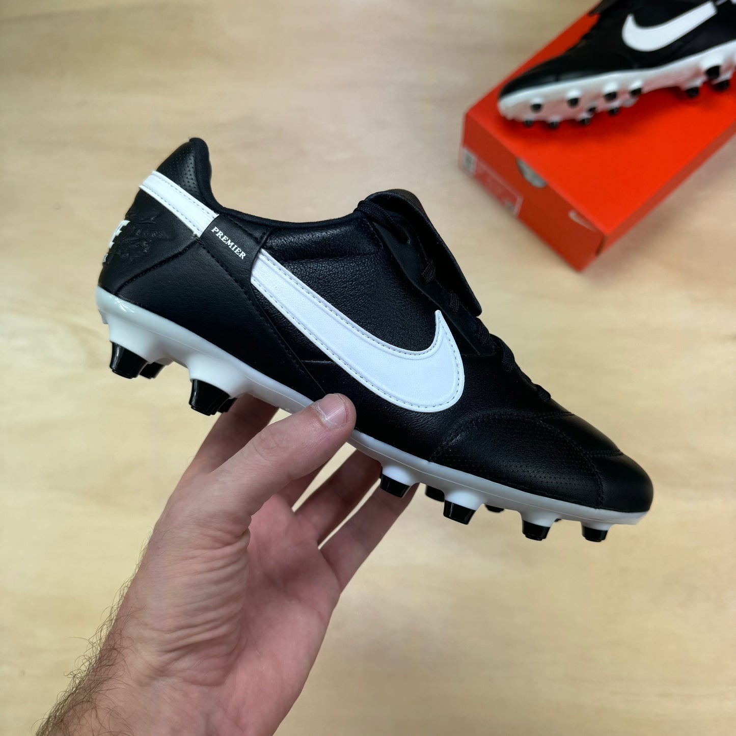 Premier III FG sz.6.5 by Nike